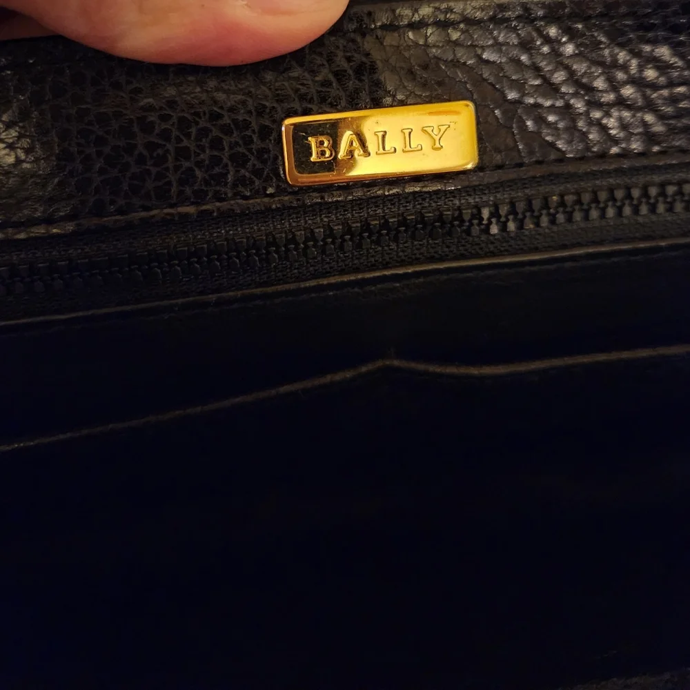 BALLY Vintage Black Leather Classic Handbag - Picture 5 of 10
